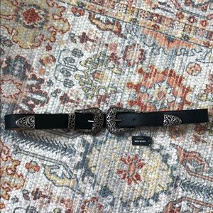 Lulu’s double buckle black belt